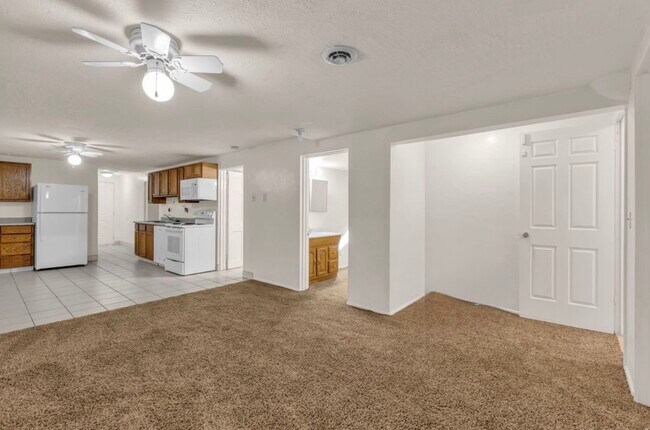 Foto del edificio - 2321 Harvest Ln