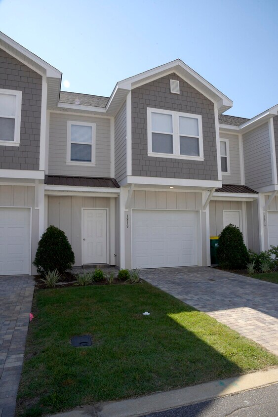 Foto principal - 1818 Stable Ln