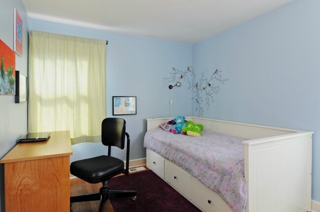 Building Photo - Gem Of A Home in Shoreline!