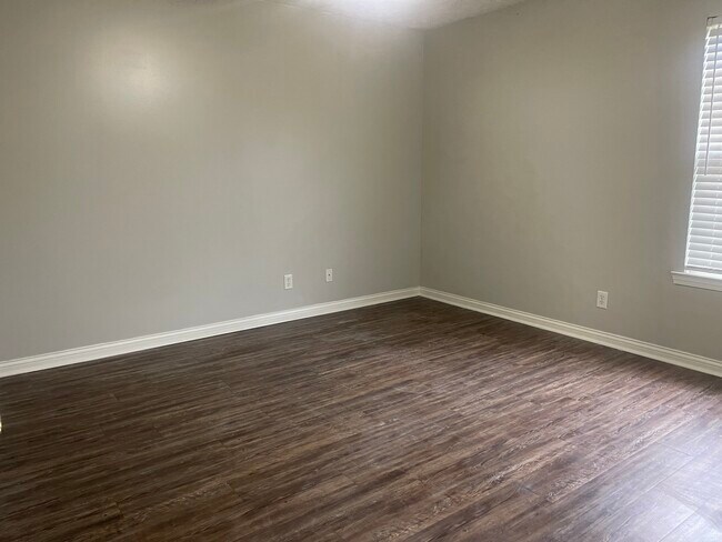 Foto del edificio - 406 Camden Cir