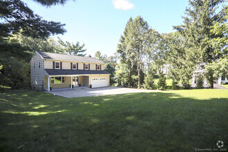 Building Photo - 11 Maple Ave N