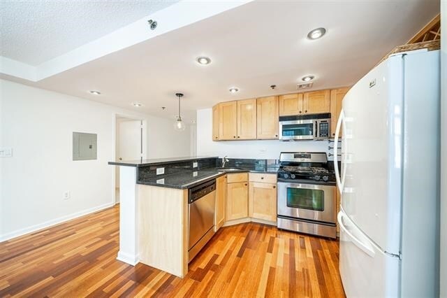 Primary Photo - 700 1st St