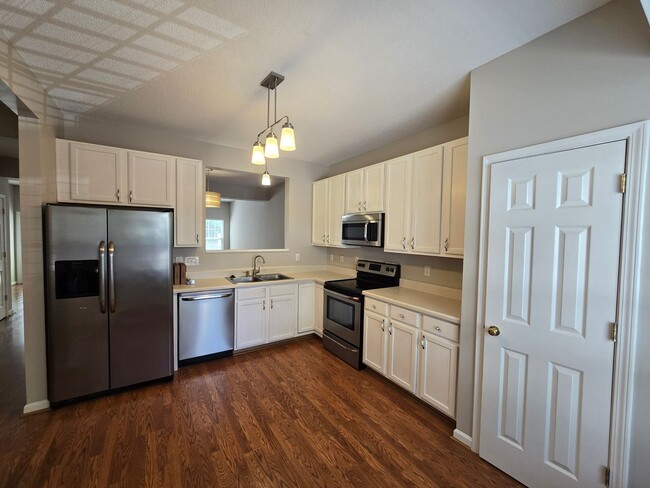 Foto del edificio - Charming Townhome in Established South Dur...