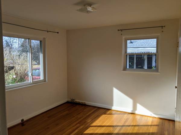 Building Photo - 925 N Montana St