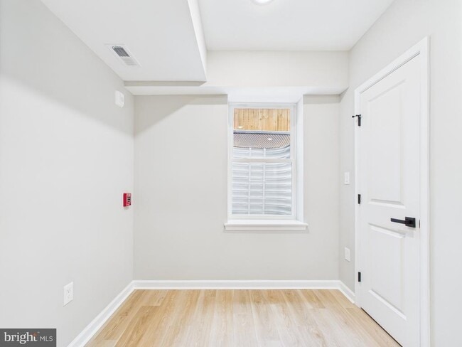 Building Photo - 1320 Grove St