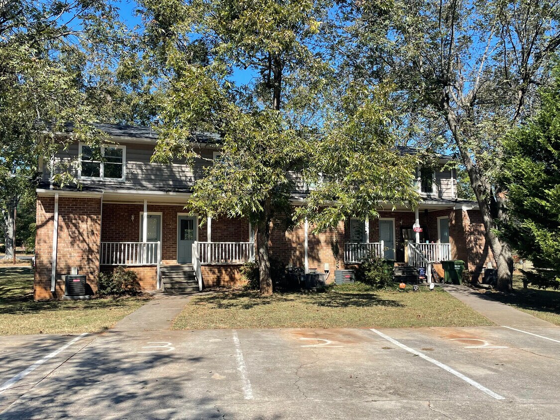808 E Spring St, Monroe, GA 30655 Townhome Rentals in Monroe GA