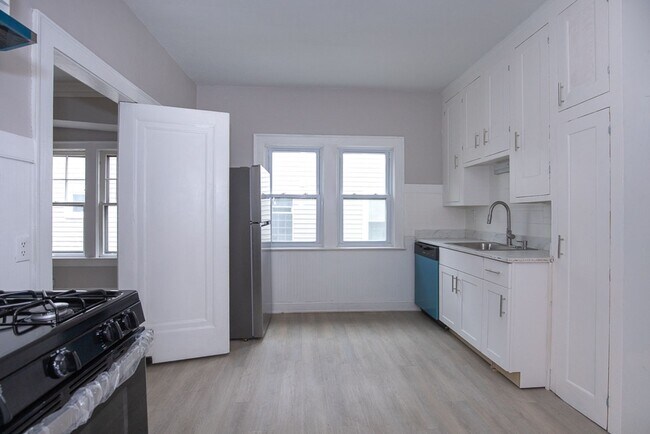 Foto del edificio - 2119 Lewis Dr