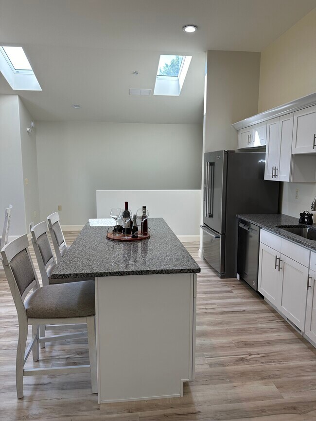 Foto del edificio - 4521 Ravenswood Rd
