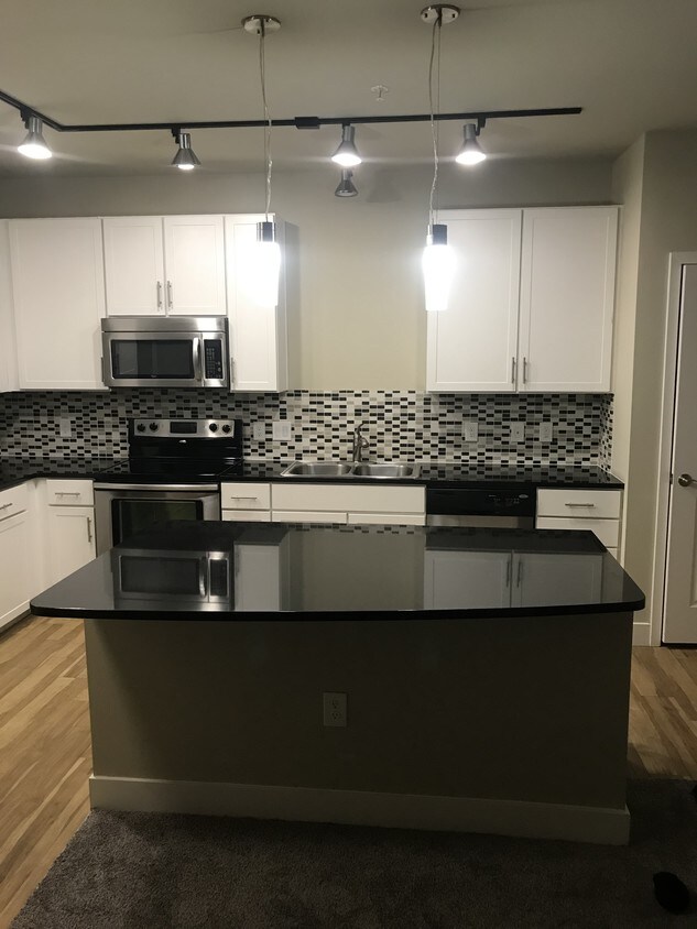 Foto principal - 9608 E Jefferson Pl