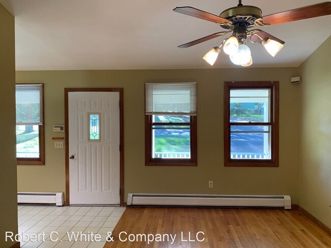 Building Photo - 3 br, 1.5 bath House - 413 S Main St