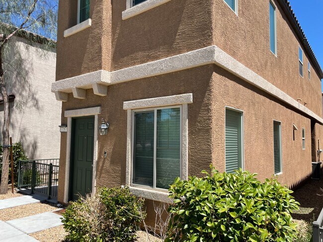 Foto del edificio - Beautiful 3Bed/2.5Bath home located in Cen...