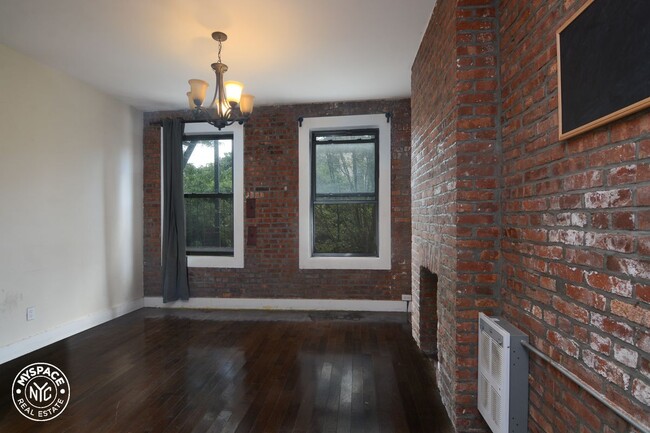 Building Photo - 726 Franklin Ave