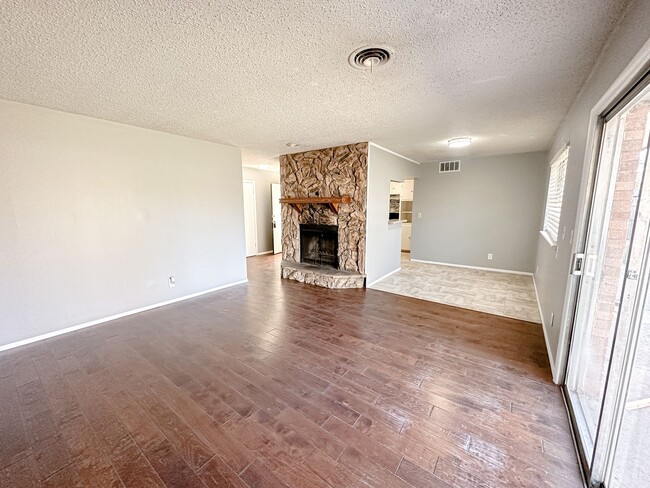 Building Photo - Move in ready! 3 Bed, 2 Bath in Bethany!