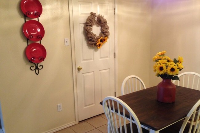 Foto del edificio - 219 Grover Ave