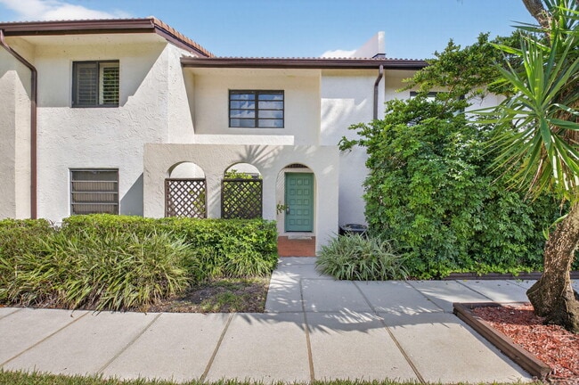 Foto del edificio - 21698 Cypress Rd