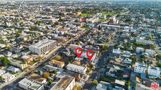 Foto del edificio - 1128 Irolo St