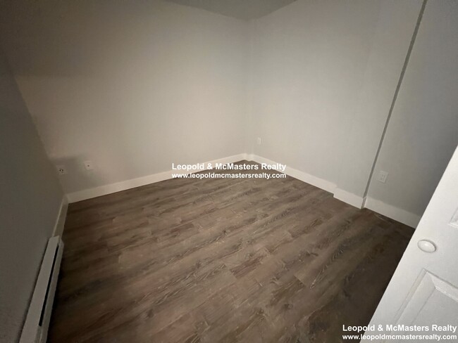 Building Photo - 67 Park Dr