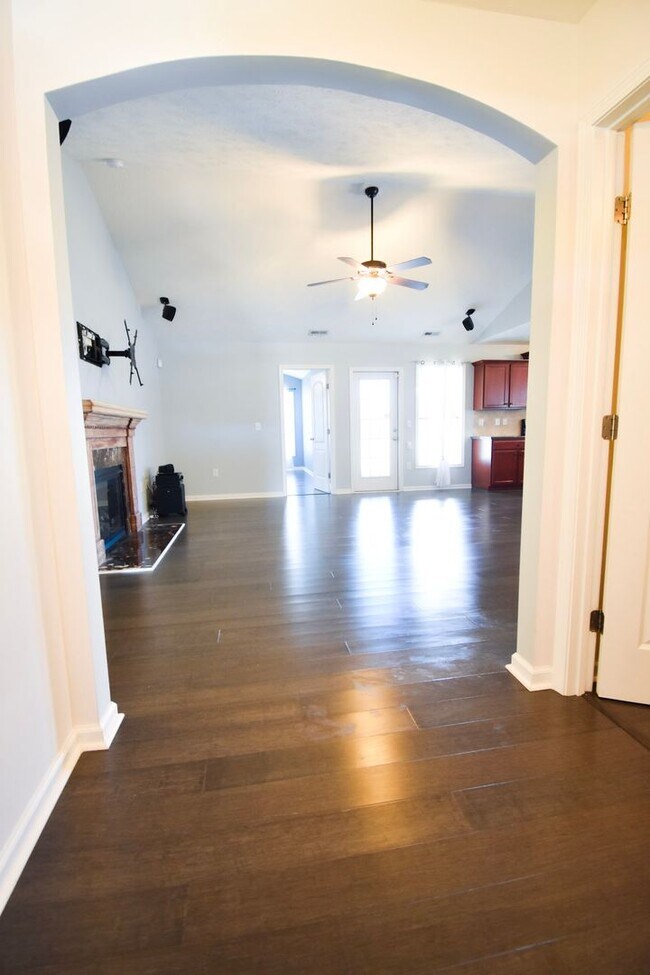 Foto del edificio - 3 Bedroom 2 Bath Home-Pets Allowed