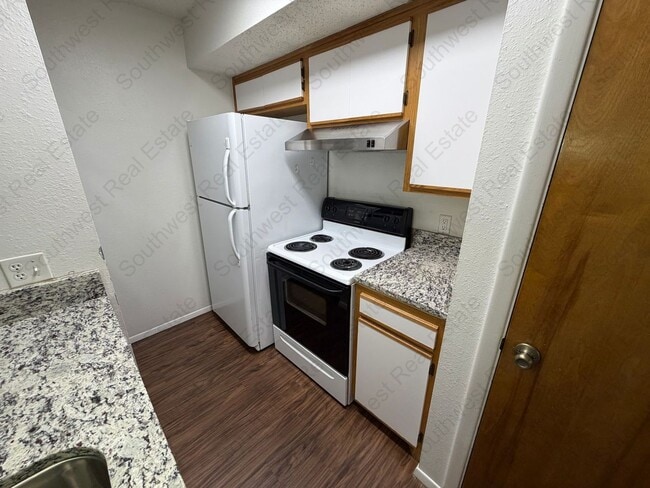 Building Photo - Great condo in Colonial Park