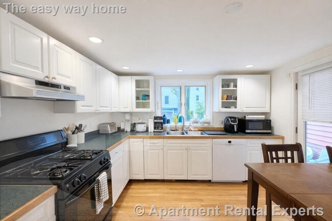 Building Photo - 24 Watson St