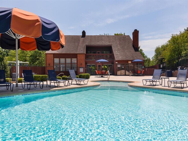Foto del edificio - Chesterfield Village Apartments