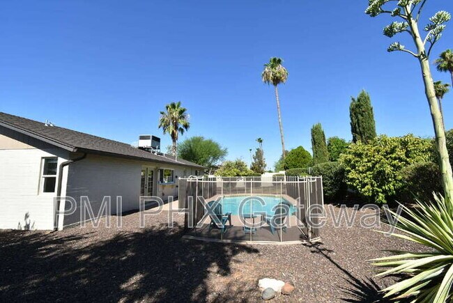 Building Photo - 5312 E Gelding Dr