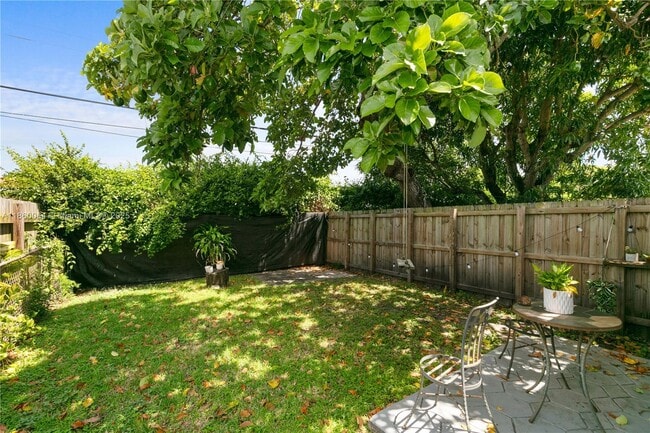 Building Photo - 9981 SW 13th Terrace