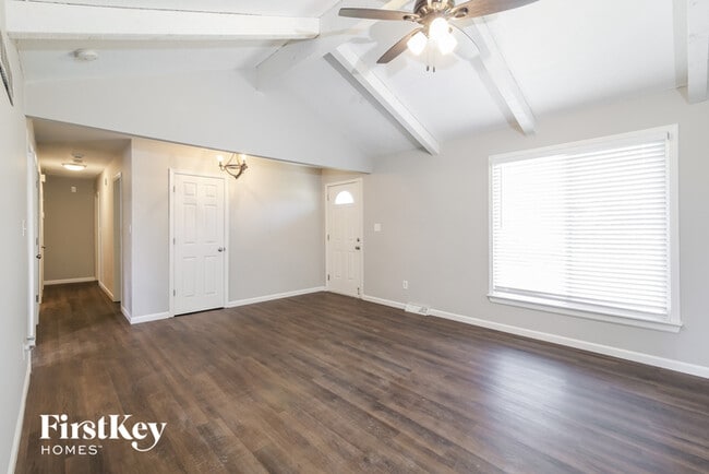 Foto del edificio - 8314 Spring Valley Rd