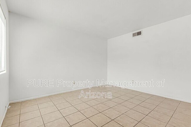 Foto del edificio - 3511 E Baseline Rd