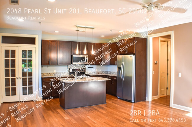 Building Photo - 2048 Pearl St