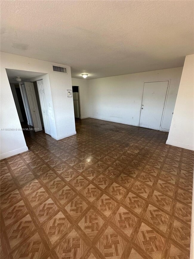 Building Photo - 1825 W 56th St