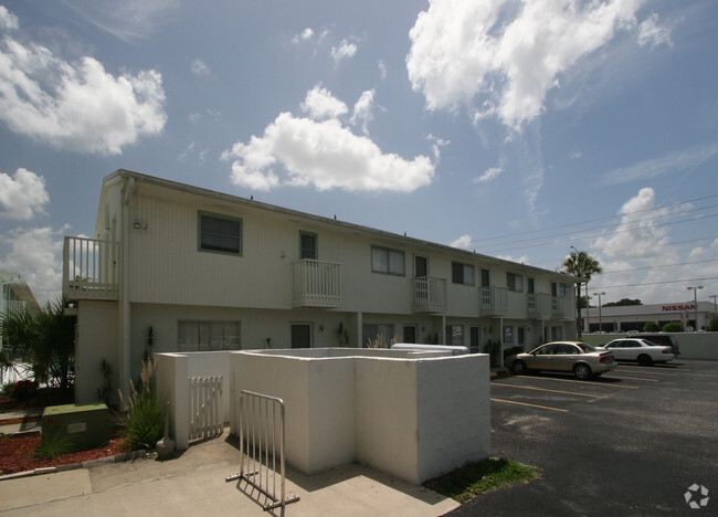 3535 Bee Ridge Rd - Village Green Apartments