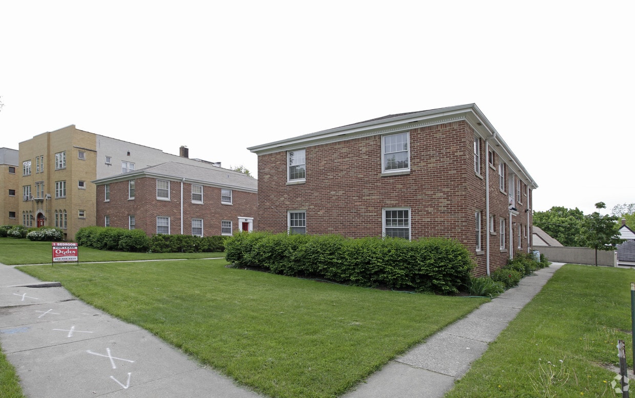 Primary Photo - Martin Adlon Apartments