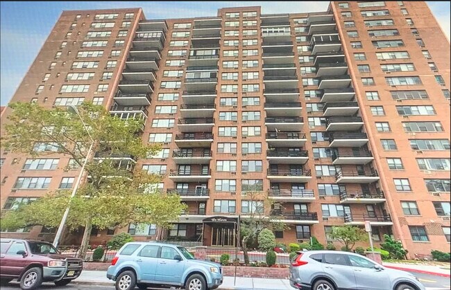 Building Photo - 10 Huron Ave