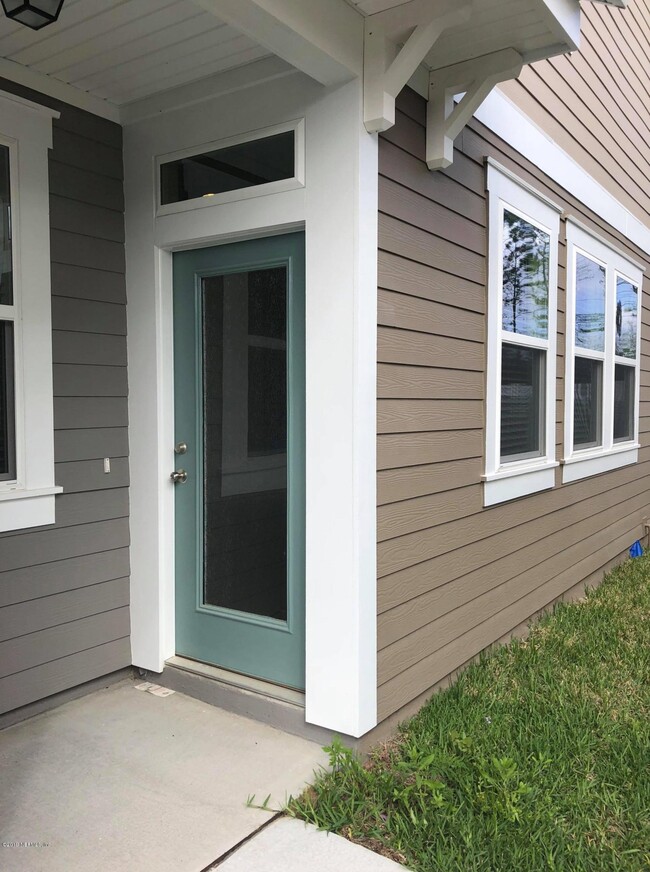 Building Photo - 147 Servia Dr
