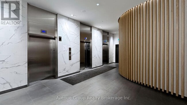 Building Photo - 120 Varna Dr