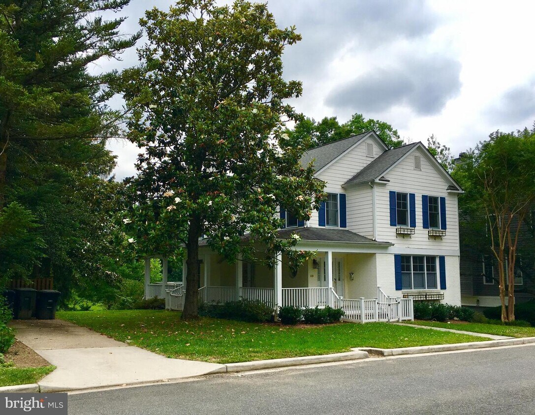 Foto principal - 5610 Sherier Pl NW
