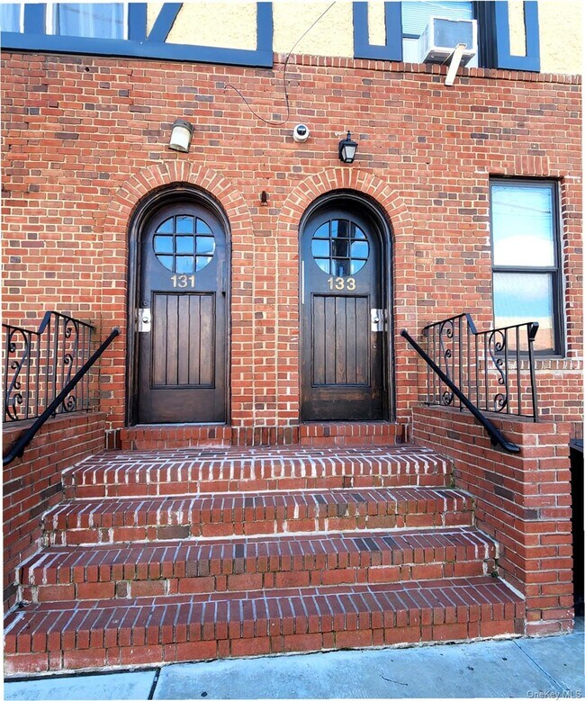 Building Photo - 133 Lincoln Ave