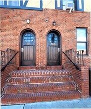 Building Photo - 133 Lincoln Ave