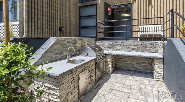 Building Photo - 28 Antwerp St