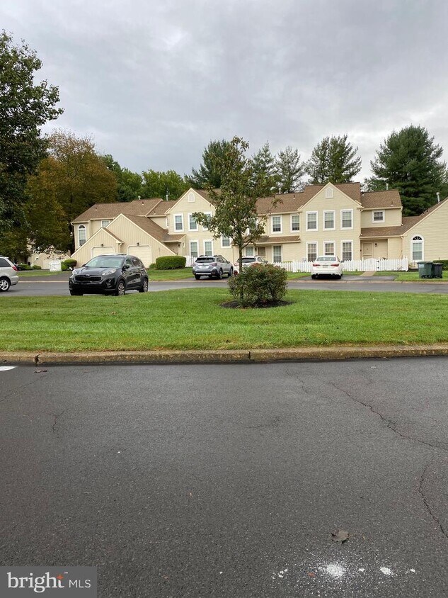 1811 Hennessy Dr, Southampton, PA 18966 Townhome Rentals in