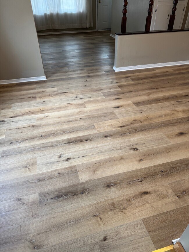 Foto del edificio - 829 Robinwood Dr