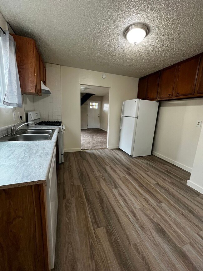 Building Photo - 3 bedroom, 1 bath house located in Kellogg...