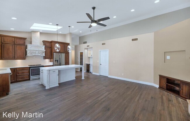 Foto del edificio - 4 br, 2 bath House - 5664 E Kings Ave