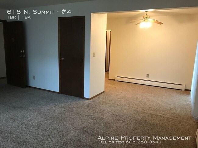 Building Photo - 618 N Summit Ave