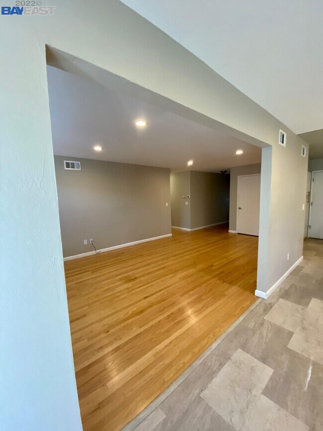 Building Photo - 677 Caliente Ave