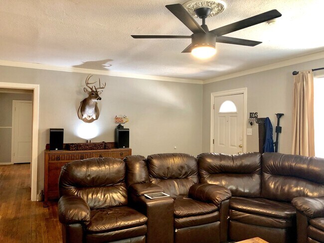 Foto del edificio - Beautiful Charming 4-Bedroom