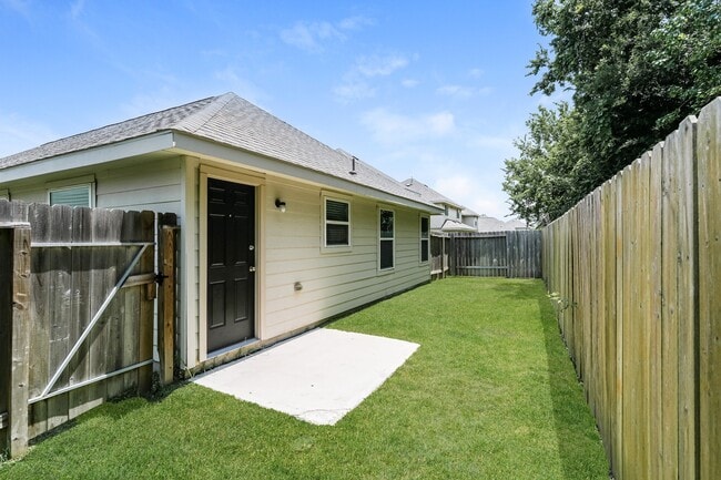 Building Photo - 8526 Middleton Oaks Cir