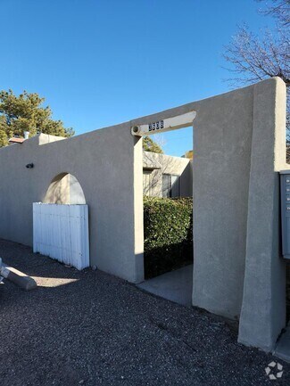 Building Photo - 3608 Bryn Mawr Dr NE