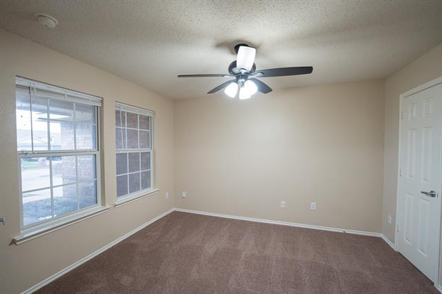 Foto del edificio - 233 Willow Creek Ln